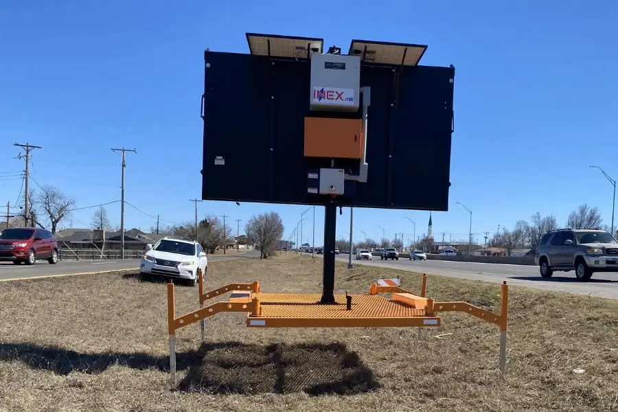 spyder platform deployed median rear view