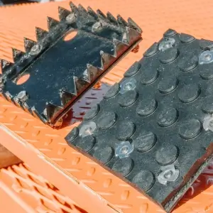 rubber and metal tarsus footplates