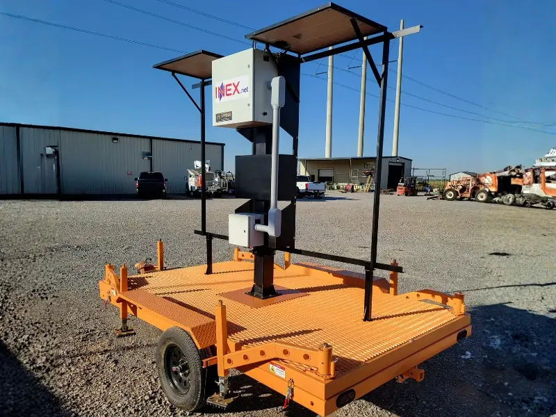 close up of spyder base in industrial gravel parking lot