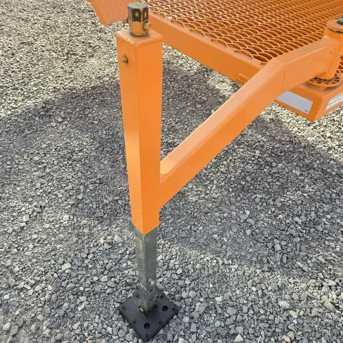 orange 5000lb spyder leg jack stand with cleated footplate close up